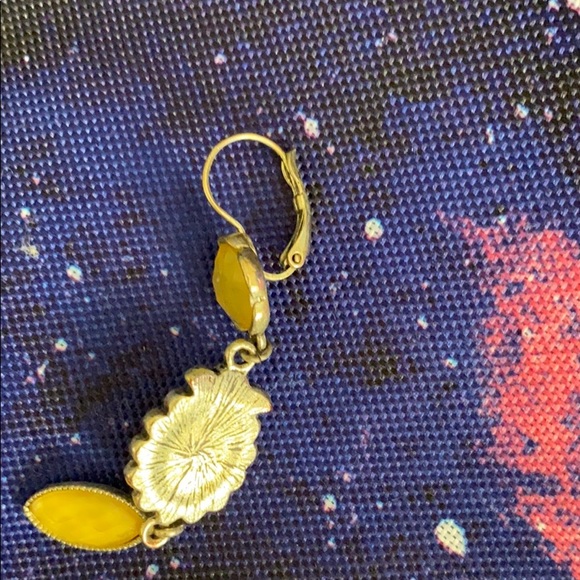 Yellow earrings - Picture 4 of 4